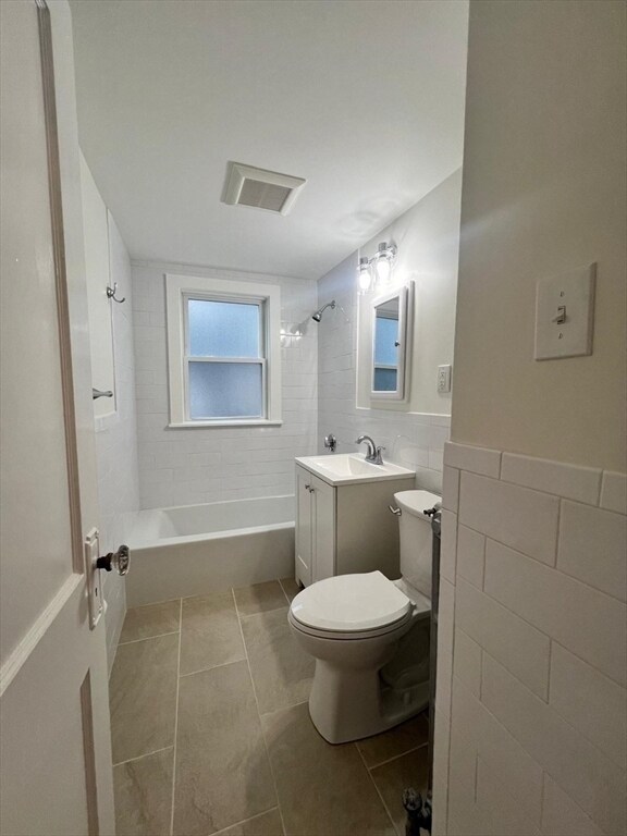 Building Photo - 96 Brooks St