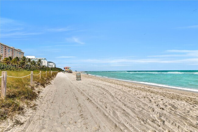 Building Photo - 2625 Collins Ave