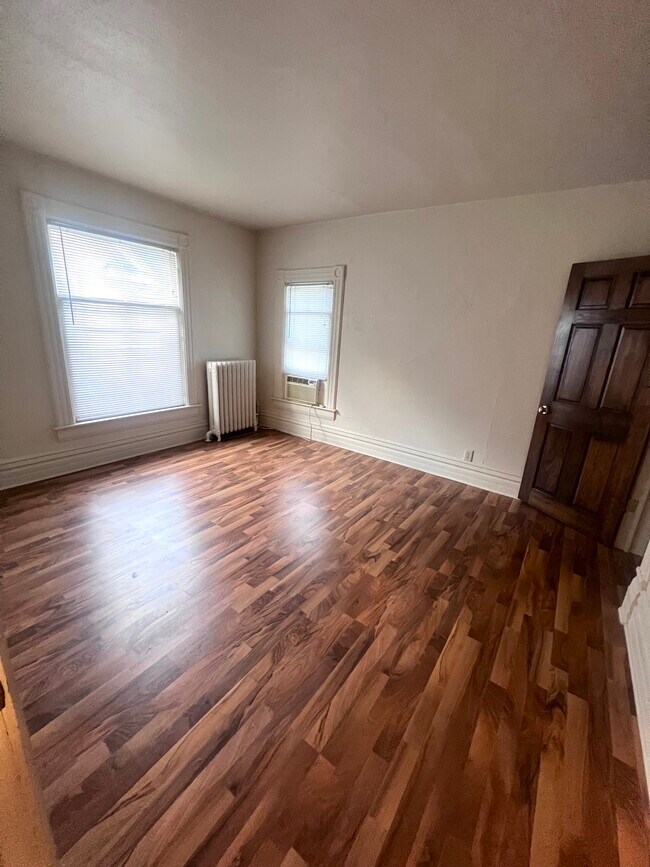 Building Photo - 716 N Walnut St