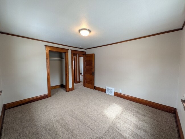 Building Photo - Large 4 Bedroom Home with Garage, Deck, & Fence!