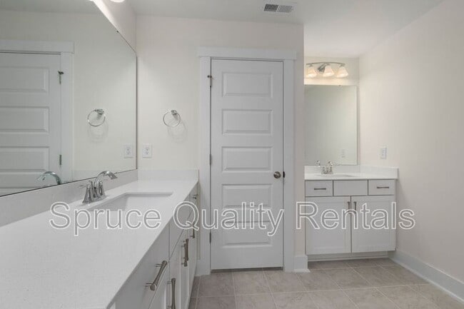 Building Photo - 4004 Upshur Ct