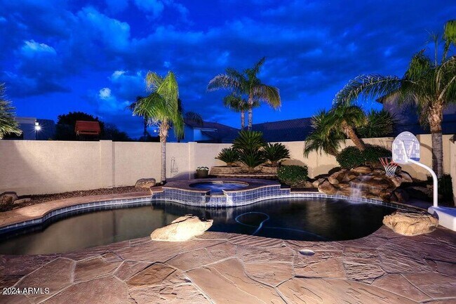 Building Photo - 7931 W Rose Garden Ln