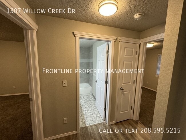 Building Photo - 1307 Willow Creek Dr