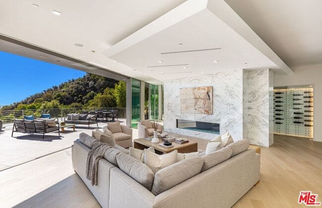 Building Photo - 1895 Rising Glen Rd