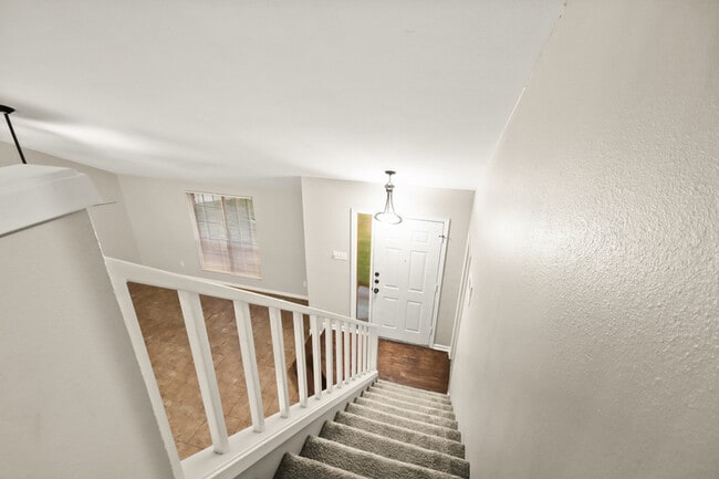 Building Photo - 7812 Theissetta Dr