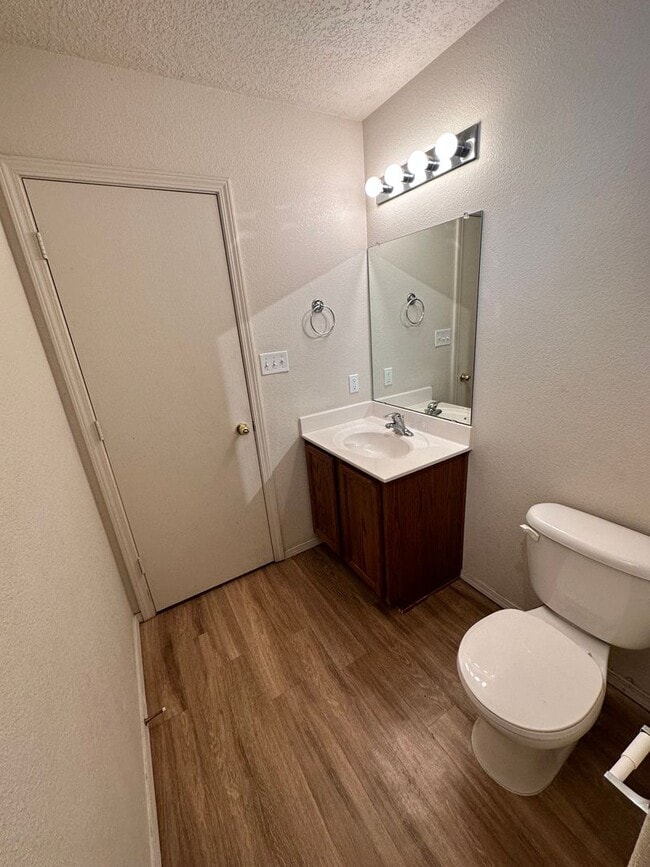 Building Photo - 4 bed 2 bath home in Huning Ranch