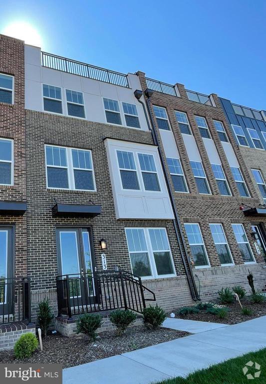 Building Photo - 313 Salinger Pl