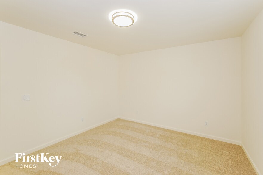 Building Photo - 456 Monet Ave