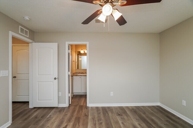 Building Photo - 333 Elderberry Ct