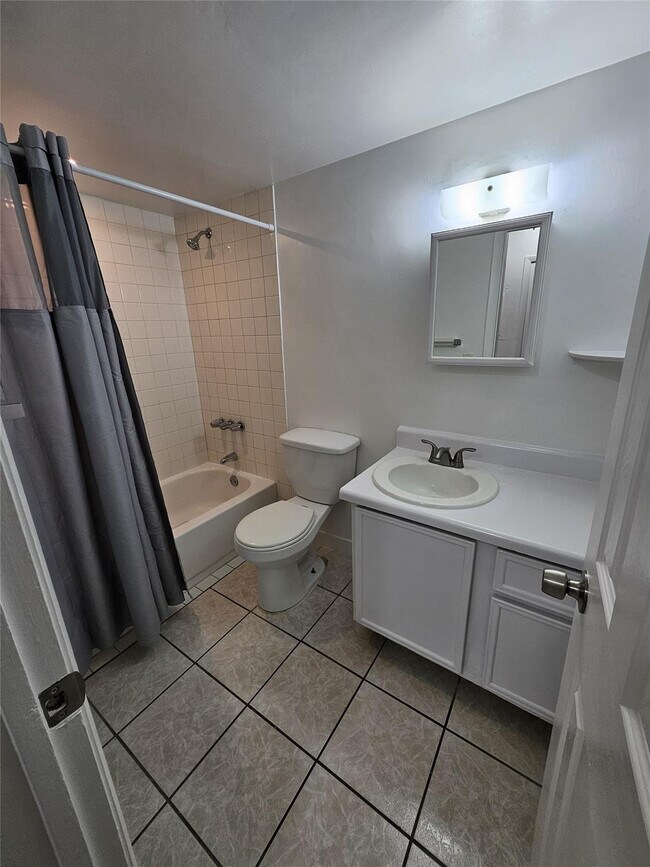 Building Photo - 1151 NE 17th Ct