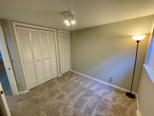 Building Photo - Beautifully Updated 3-Bed, 3-Bath Townhome...