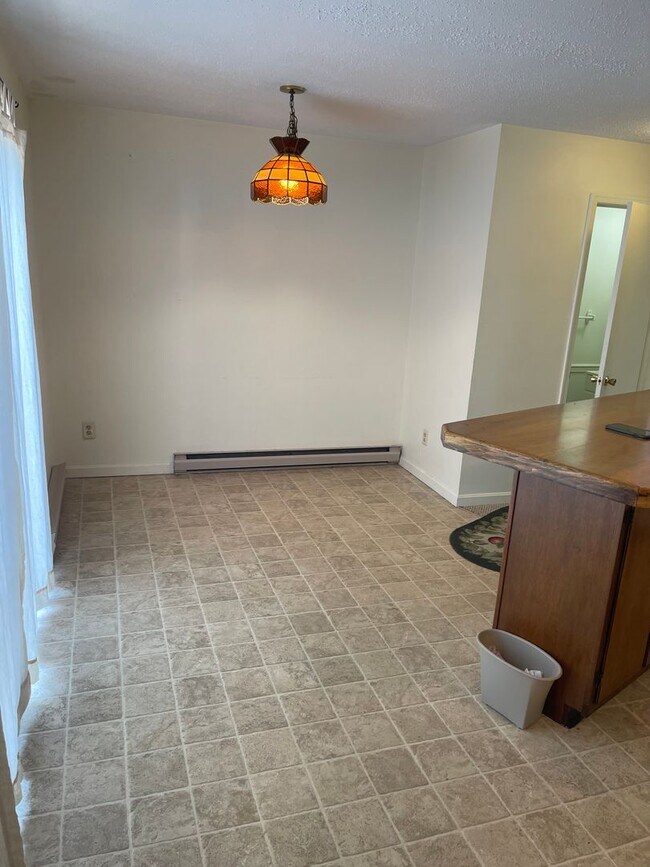 Building Photo - Spacious & Bright State College townhouse ...