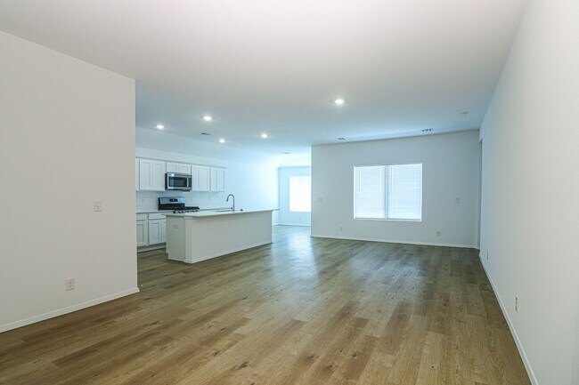 Building Photo - 3126 S 15th Pl