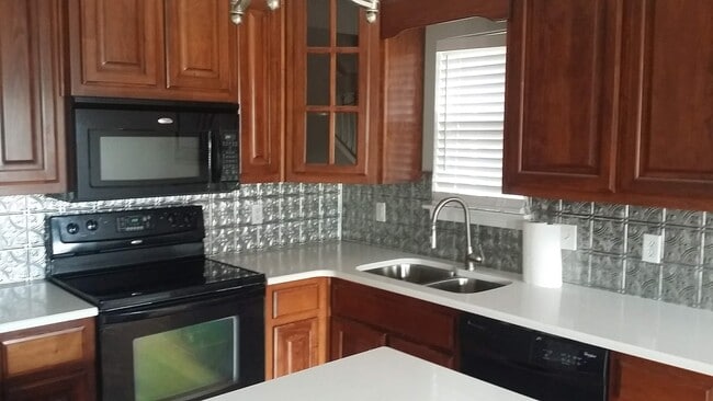 Building Photo - 1000 Indian Ridge Cir