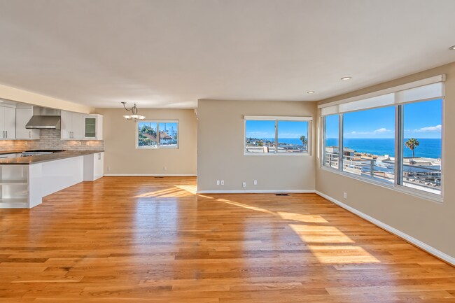 Building Photo - 4021 Crest Dr