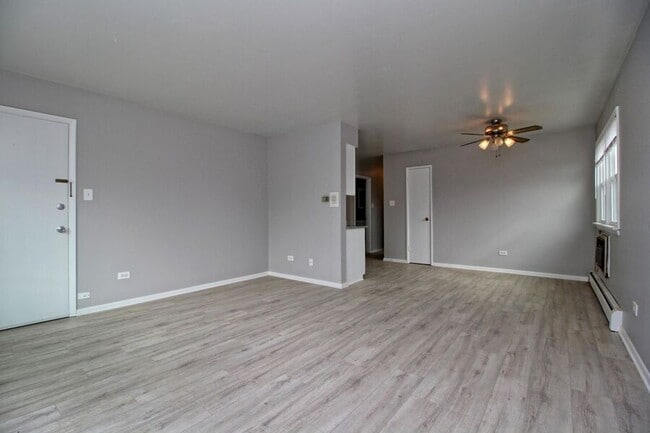 Building Photo - 9845 S Cicero Ave