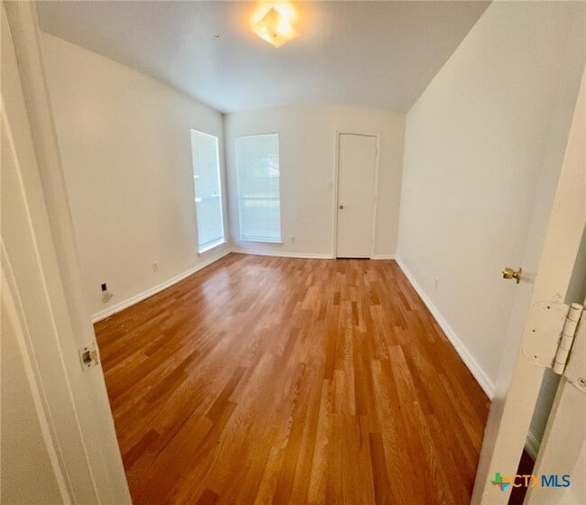 Building Photo - 107 Axis Deer Trail