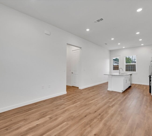 Building Photo - 2703 Rockhill Rd