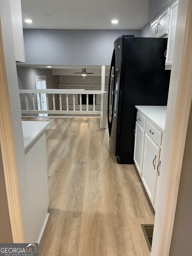 Building Photo - 235 Deerfield Dr