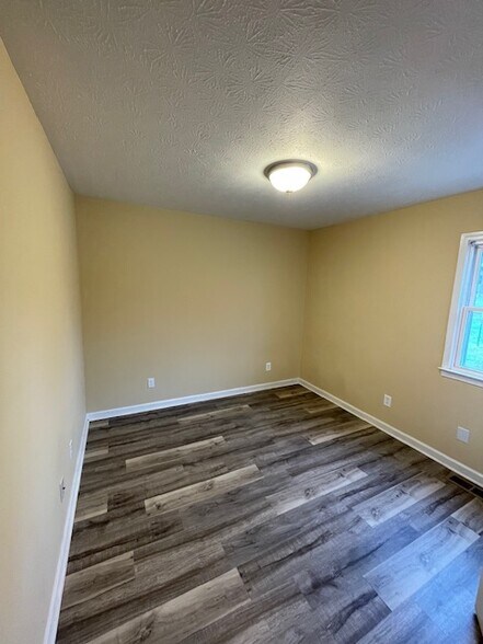Building Photo - 125 Macey Ave