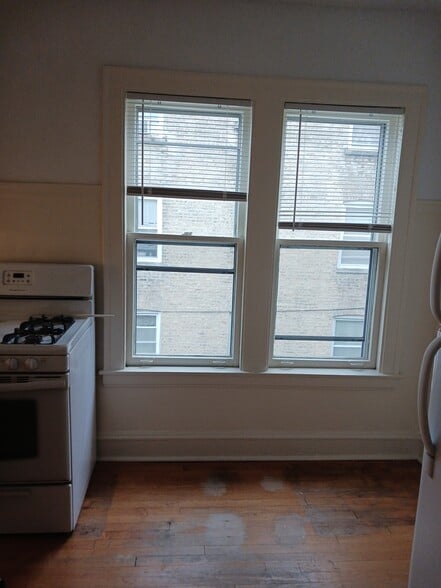 Building Photo - 5727 N Washtenaw Ave