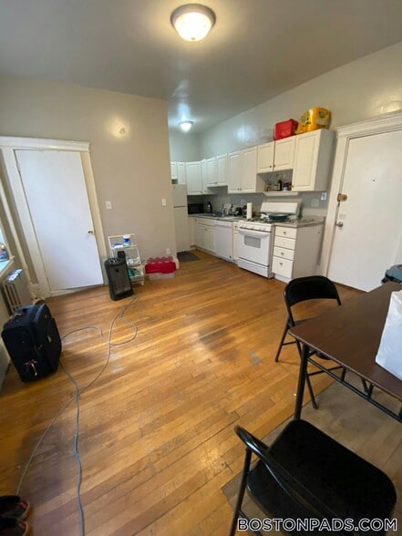 Building Photo - 447 Park Dr