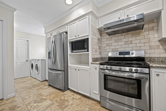 Building Photo - 5310 Indigo St