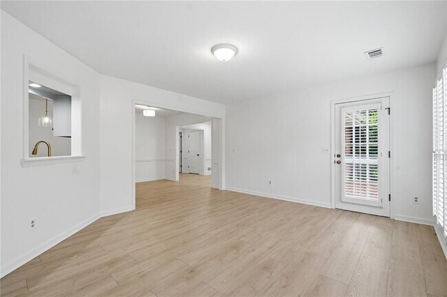 Building Photo - 330 Carybell Ln