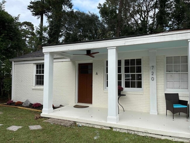 Building Photo - 720 Deerwood St