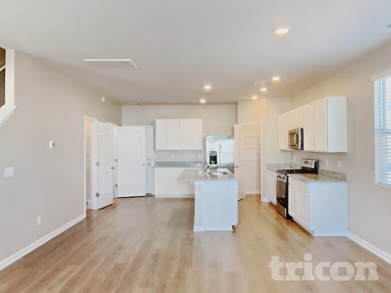 Building Photo - 1525 Ashgrove Pl