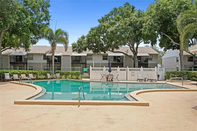 Building Photo - 4506 S Oak Dr