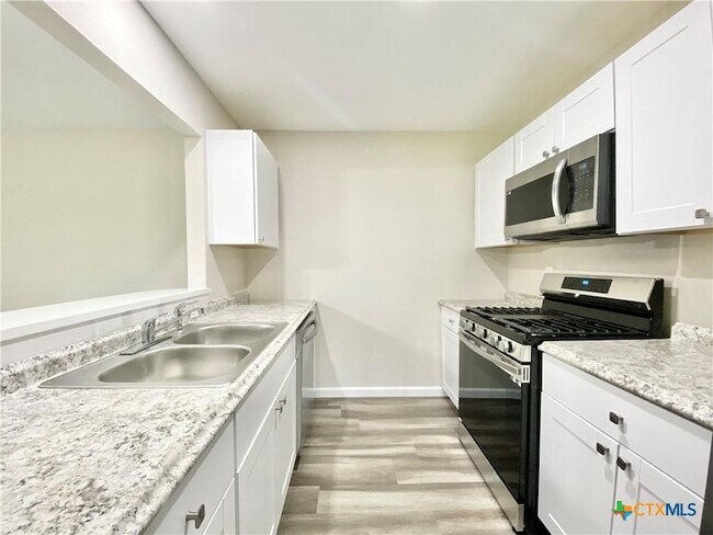 Building Photo - 2110 Blue Meadow Dr