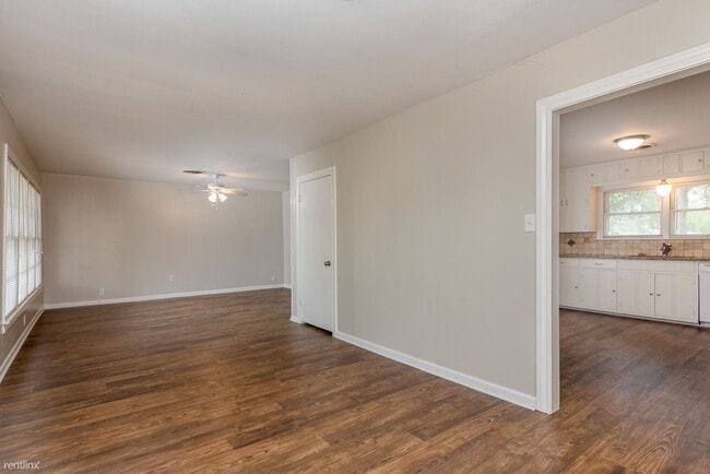 Building Photo - 301 Francis Dr