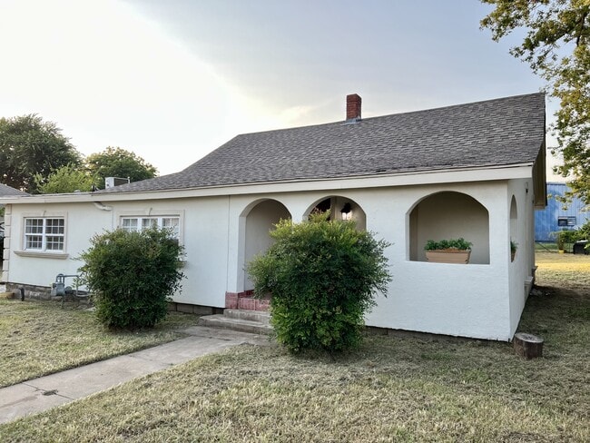 Primary Photo - 1144 E Haskell St