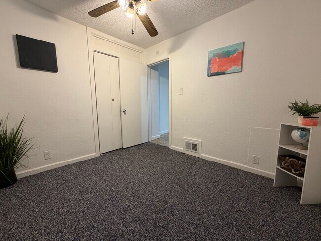 Building Photo - 3 bed, 1 bath home in Evansdale.