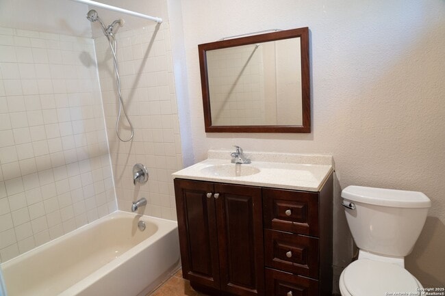 Building Photo - Super Cute 2Bed/1Bath Home for Lease! Available NOW!