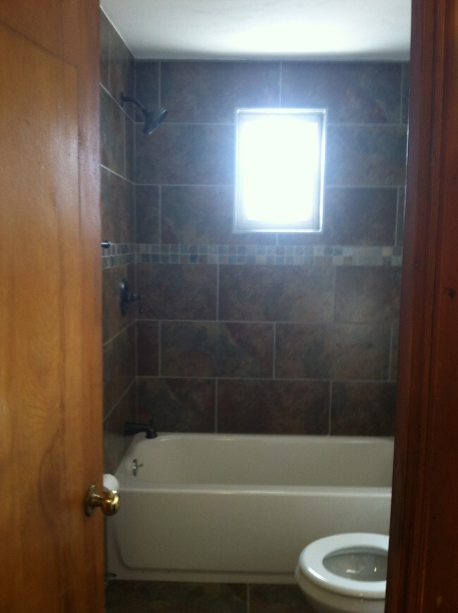 Building Photo - 130 Lacrosse St