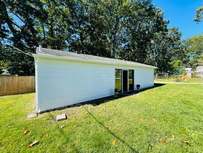 Building Photo - 2721 Stratford Dr