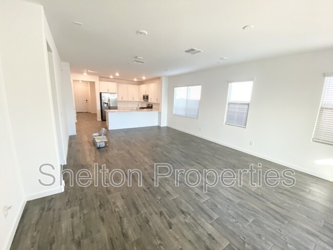 Building Photo - 55 N 197th Dr