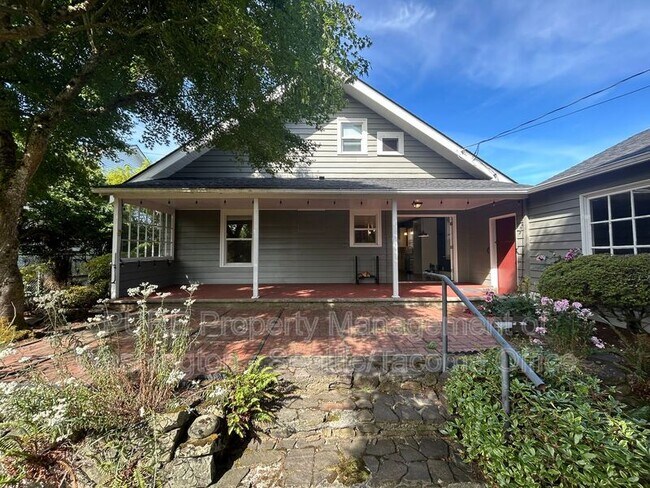 Building Photo - 208 N Washington Ave