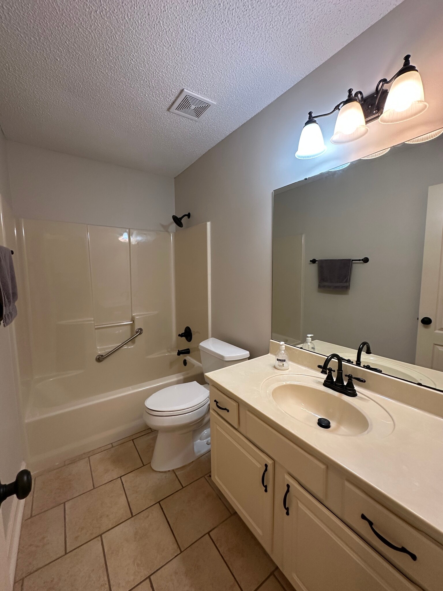 Building Photo - 722 Hobbs Rd SE