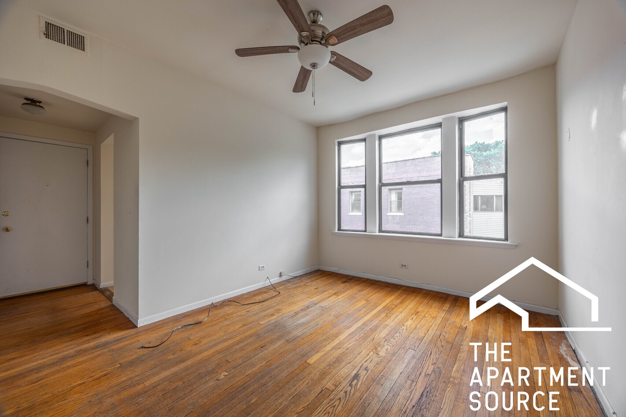 Building Photo - 3147 W Medill Ave