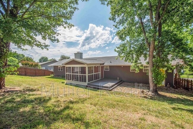 Building Photo - 10837 Dineen Dr