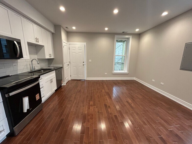 Building Photo - 1709 W Lunt Ave