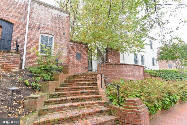 Building Photo - 628 South Carolina Ave SE