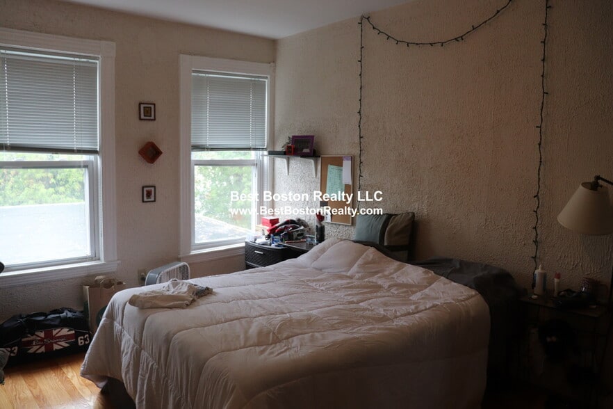 Building Photo - 350 Allston St