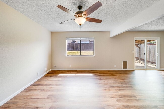 Building Photo - Charming Single-Story 3 Bed Home Two Car Garage & Spacious Yard!