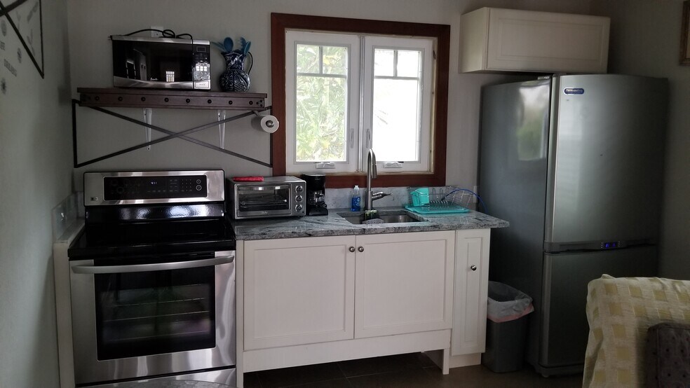 Building Photo - 809 4th Ave N