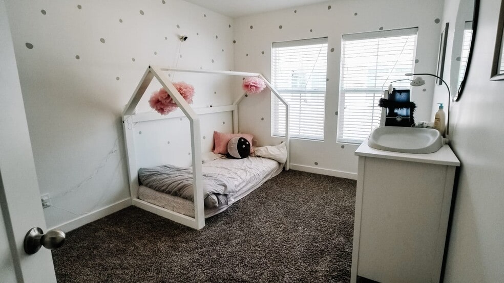 3rd floor west room - 694 E 355 N