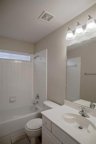 Building Photo - 6823 Woodcrest Ln